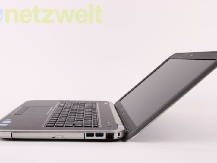 Leichte Schwächen in der Verarbeitung, wie bei Tastatur und Spaltmaße im Gehäuse, trüben den Spaß am Inspiron 15R SE etwas.