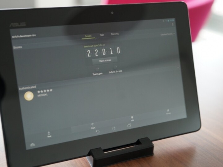Im Antutu-Benchmark erzielt das Testgerät sehr gute 22.010 Gesamtpunkte.