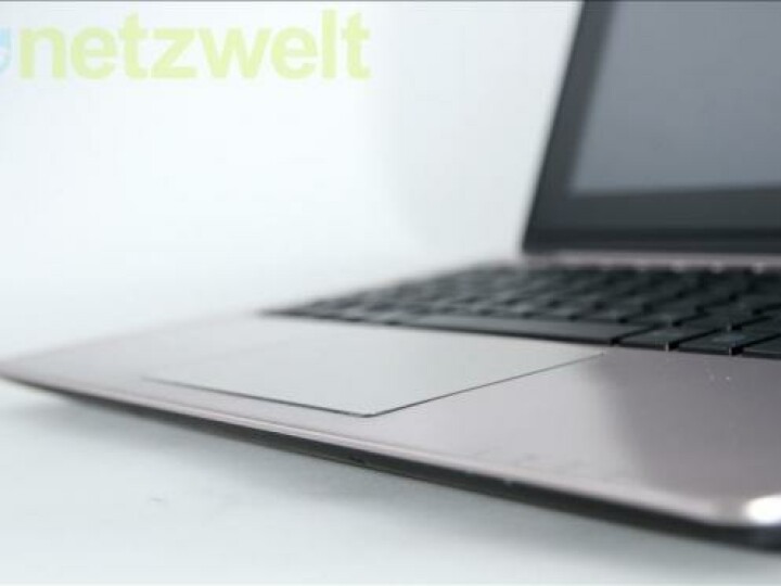 Nicht ganz passgenau: Beim Testmodell von netzwelt schlampte Asus beim Einsetzen des Trackpads.