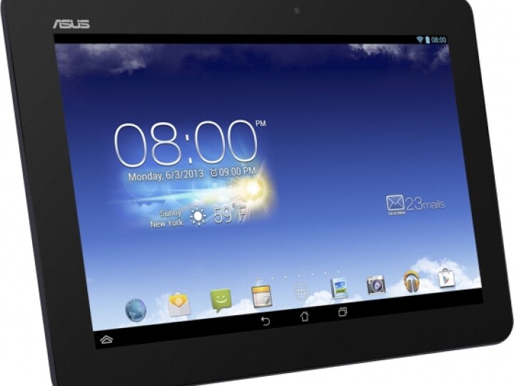 Auch wenn der schwarze Rahmen etwas dick erscheint: Das Asus MeMO Pad FHD 10 ist eine gefällige Erscheinung. Als Gehäuse-Material kommt jedoch ausschließlich Kunststoff zum Einsatz.