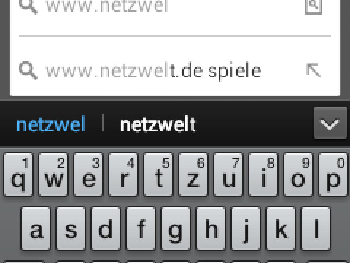 Die virtuelle Tastatur bietet nur sehr kleine Tasten, beim Tippen muss sich der Nutzer daher konzentrieren.