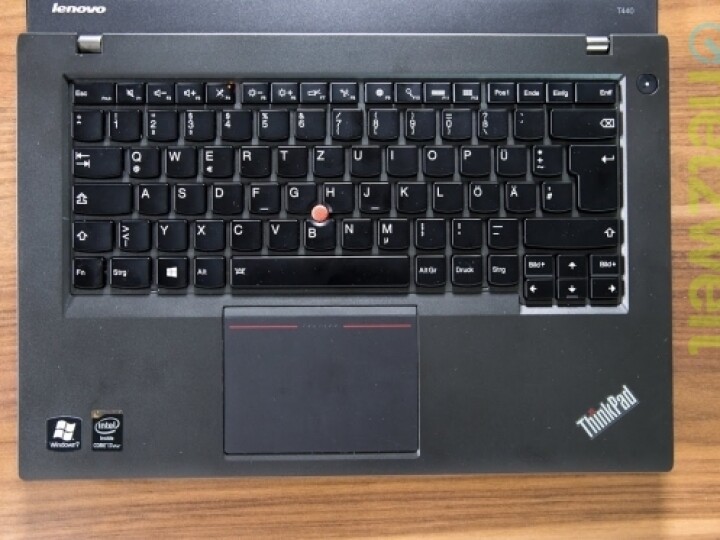Eine der besten Tastaturen überhaupt steckt in diesem ThinkPad. Die Hintergrundbeleuchtung erfolgt in zwei Stufen per LED.