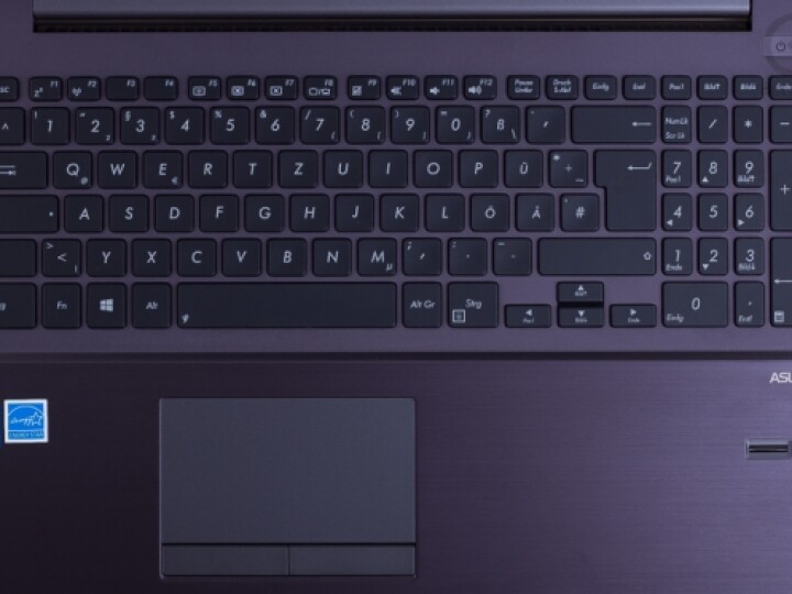 Dienstschluss: Da die Tastatur nicht beleuchtet ist, wird das Weiterarbeiten im Dunkeln schwierig.