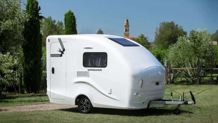 Der neue Wingamm Rookie 3.5 bietet auf engem Raum enorm viel an Ausstattung. Zwei Personen finden im Inneren Toilette, Dusche und Küche vor.