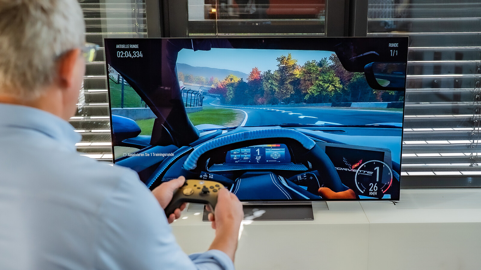 Die Fernseher von LG (im Bild) und Samsung bieten Zugang zur Xbox Online-Plattform, so dass mit handelsüblichen Blluetooth-Gamecontrollern Zocken ohne Konsole möglich ist.