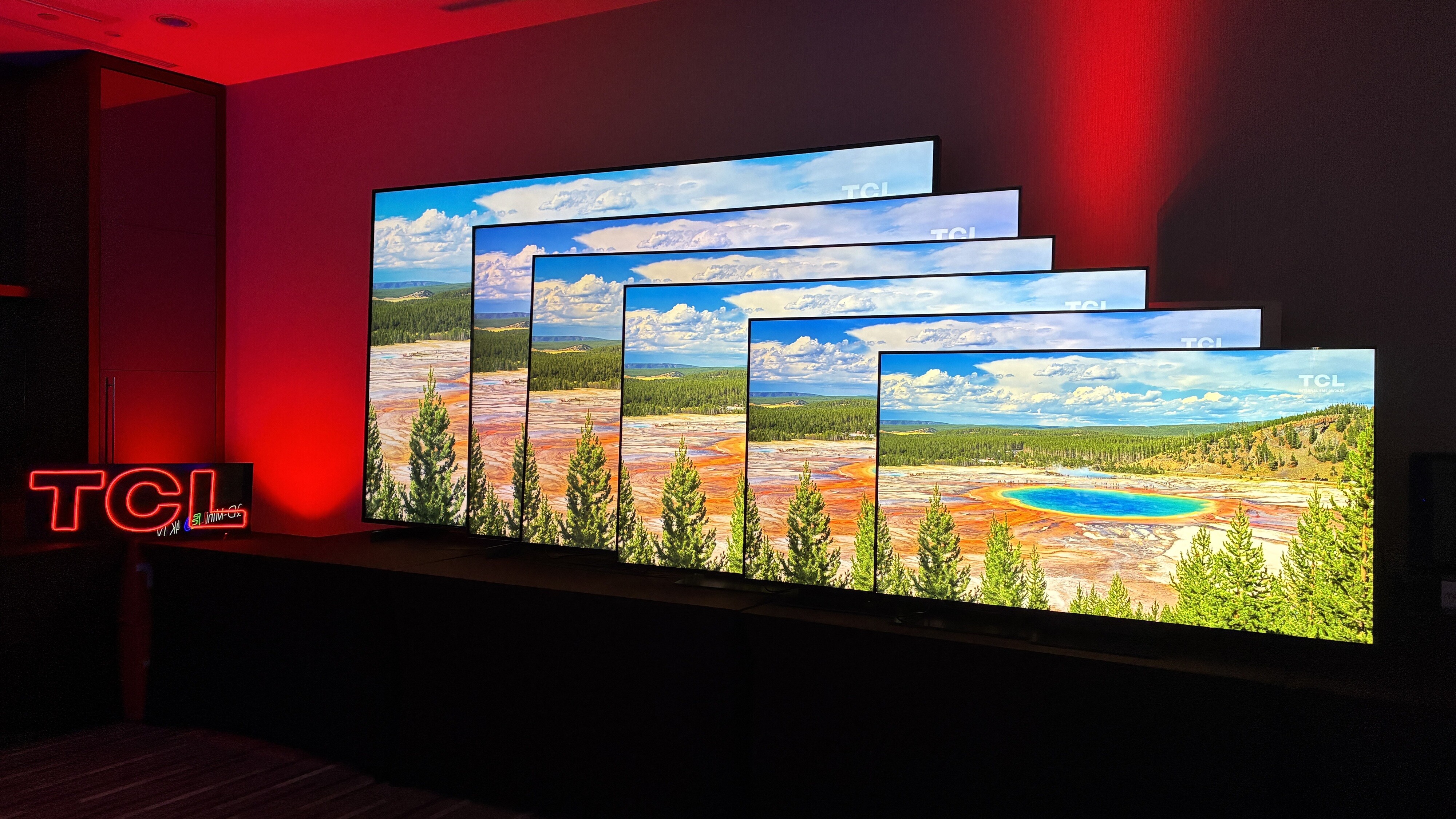 Beim TCL C7K reichen die verfügbaren Bildgrößen bis 115 Zoll mit 292 Zentimetern Diagonale.