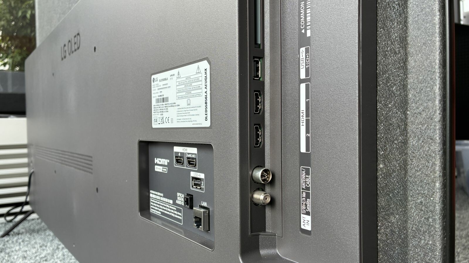 Vier HDMI-Eingänge (Bild: LG OLED B5) haben fast alle Fernseher im Test.