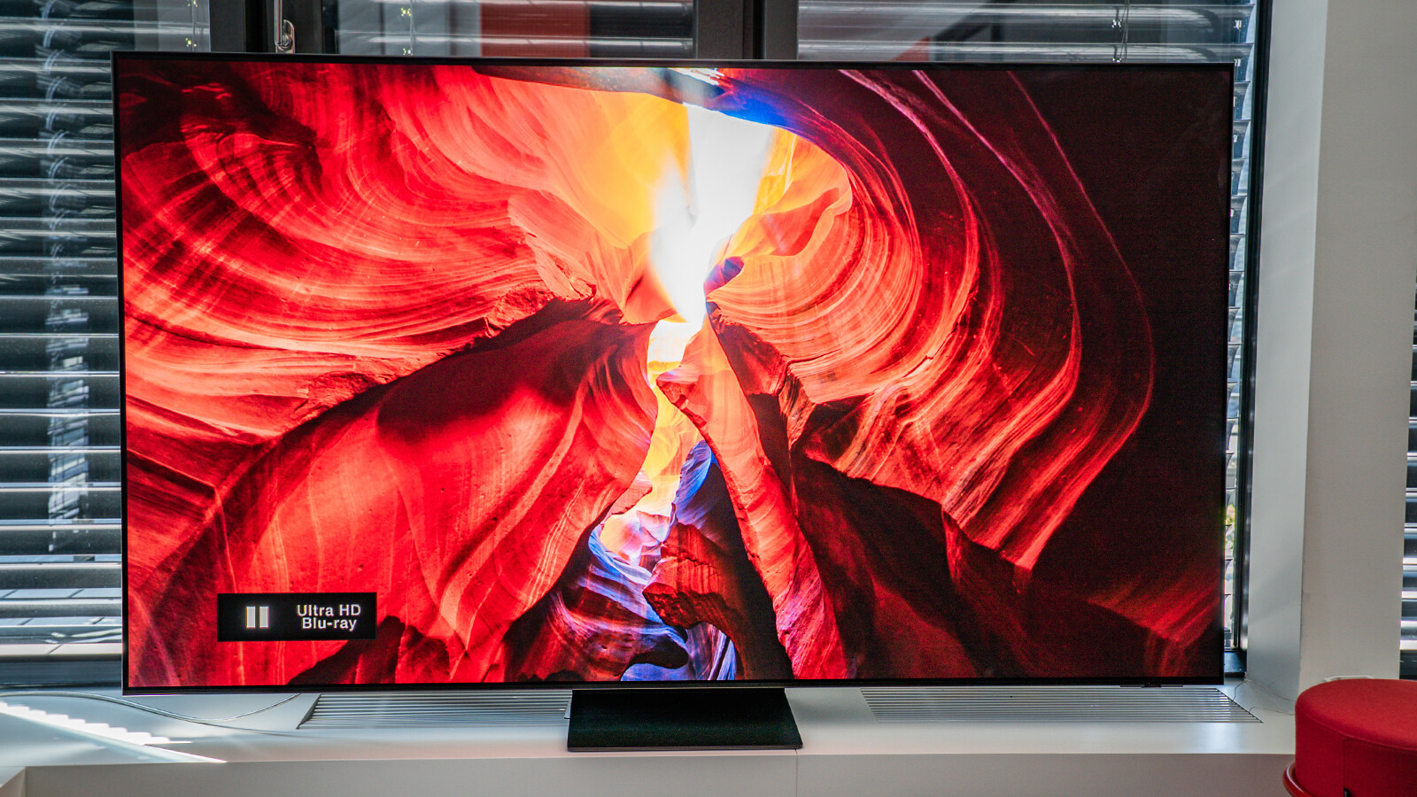 Der Samsung S95F lieferte mit seinem OLED-Bildschirm im Test überragende Bildqualität.