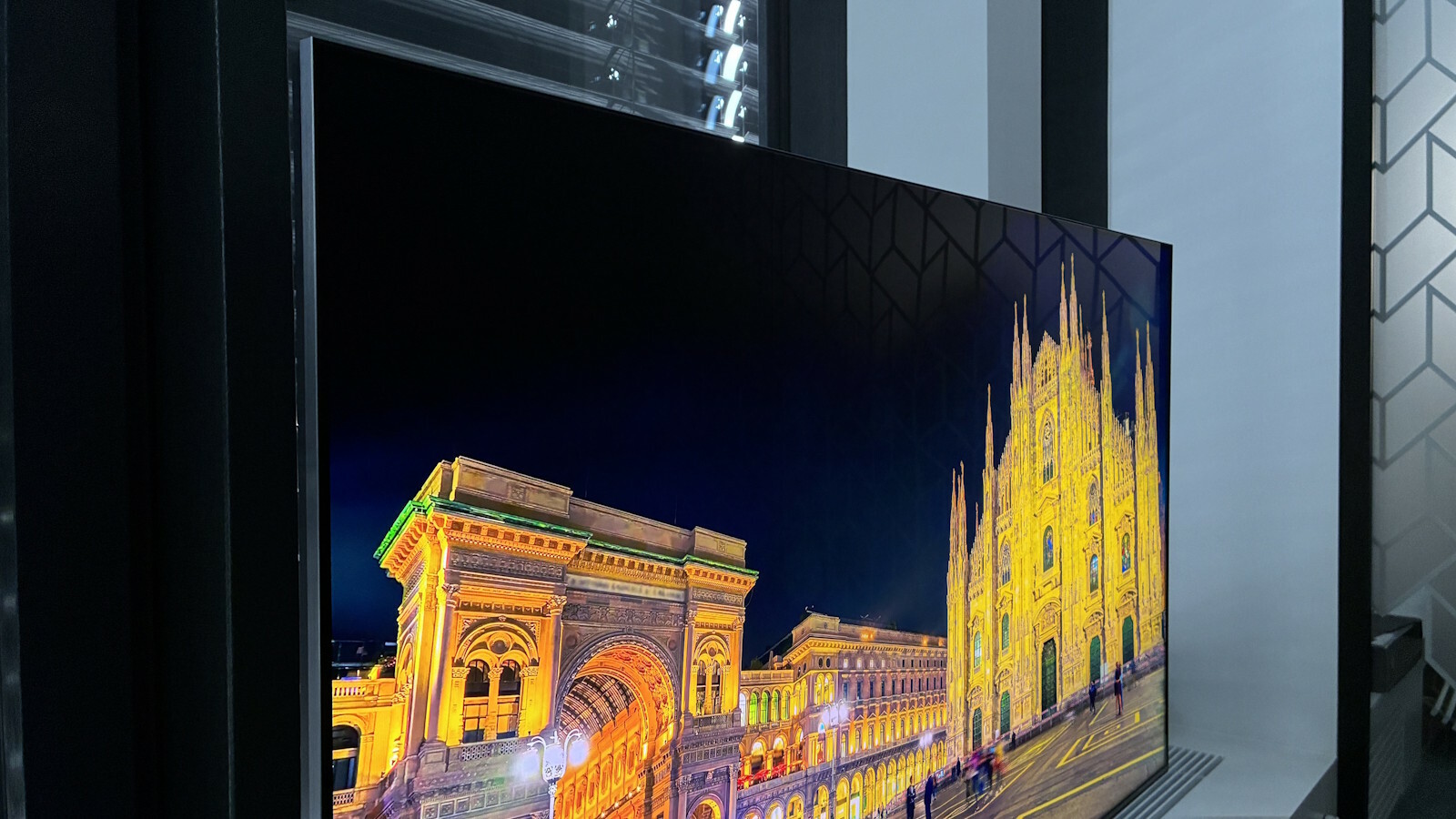 Der TCL C7K ist kontraststark und hervorragend entspiegelt.