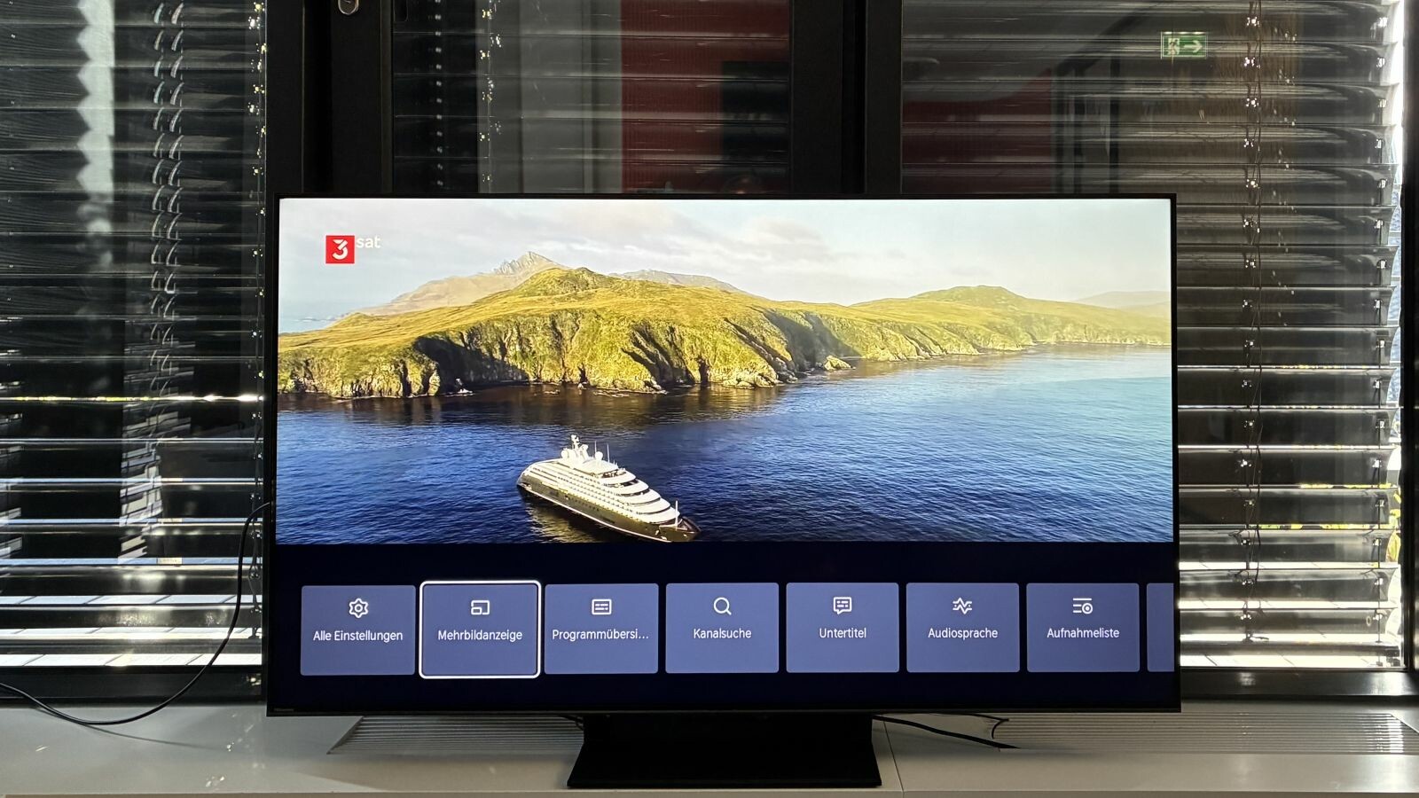 Der Hisense U7Q Pro vereint ein knackiges Bild mit tollen Farben und komfortable Bedienung.