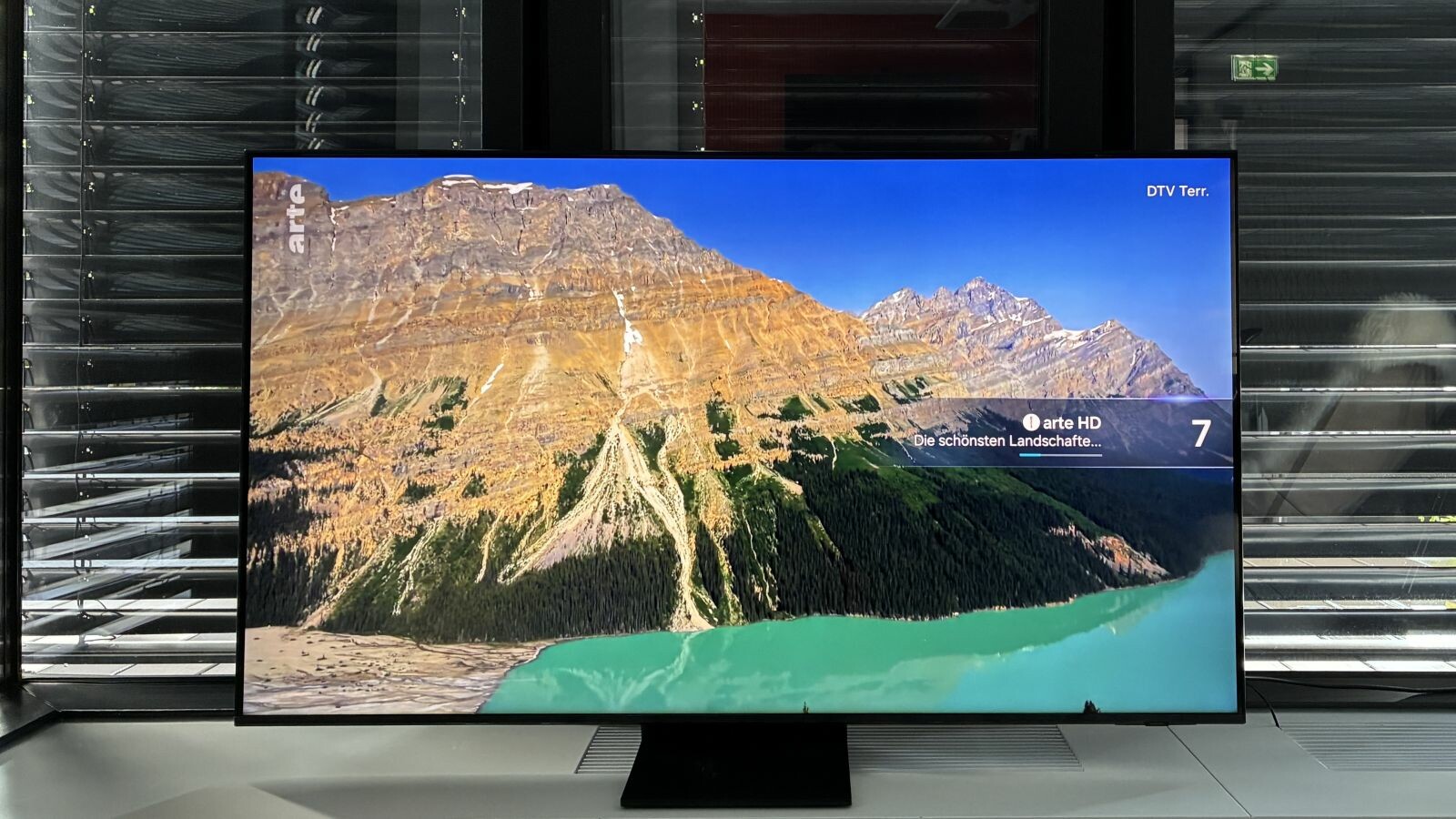 Die 55-Zoll-Fernseher wie im Bild der Samsung QN70F skalieren HDTV-Material auf ihre Ultra-HD-Auflösung hoch.