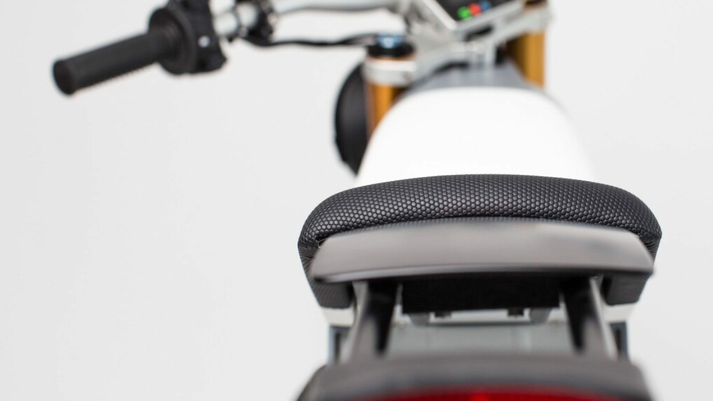 Leichtes EMoped Cake liefert das legale Kalk jetzt nach Deutschland