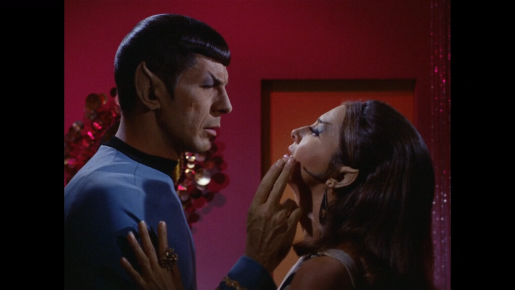 Spock as Casanova: Spock had something going on with these women - Image 5 of 7