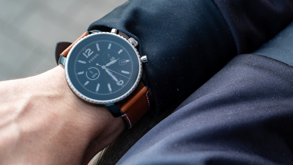 fossil q explorist whatsapp