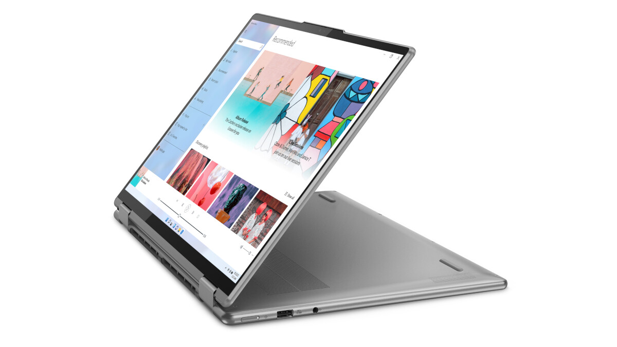 The Lenovo Yoga 7i comes in two different sizes.