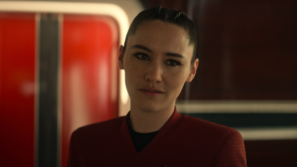 Star Trek Strange New Worlds : La'An (Christina Chong) dit au revoir au capitaine Pike.
