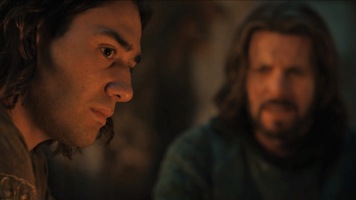 El Señor de los Anillos - Los Anillos del Poder: Isildur (Maxim Baldry) y su padre Elendil (Lloyd Owen) hablan sobre Anárion, el hermano de Isildur.