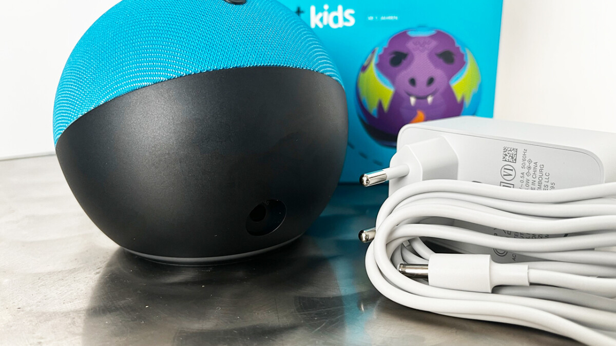 Comme pour le modèle sœur Echo Dot 5, il n'y a pas d'autres connexions en dehors de l'alimentation.  Dans la chambre des enfants, cela a tendance à être un avantage.