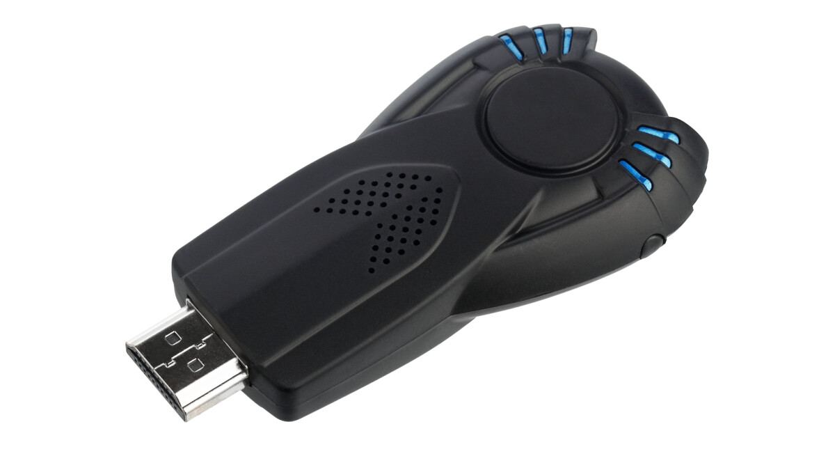 Los adaptadores WLAN a menudo parecen pequeñas memorias USB.  Puede usarlos para conectar su televisor a Internet.