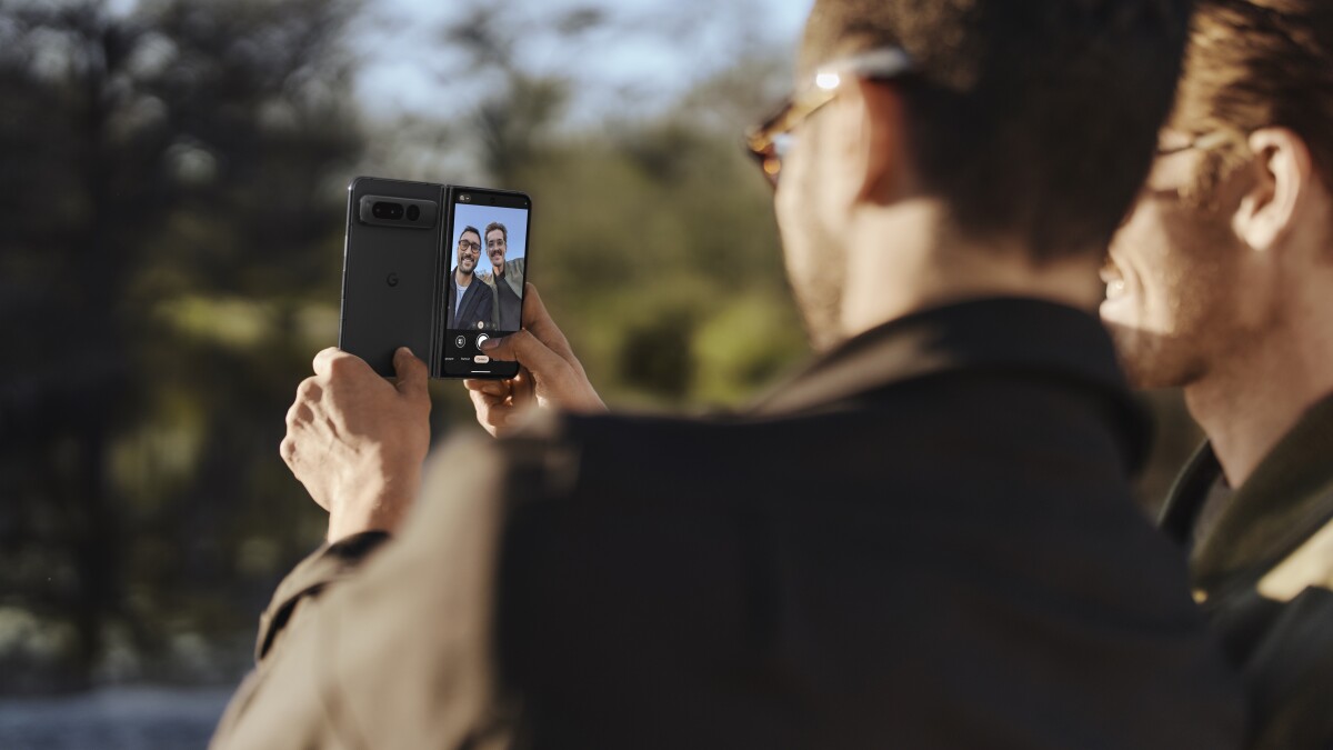 Si usa la cámara principal para selfies, se beneficiará de la buena calidad de imagen.