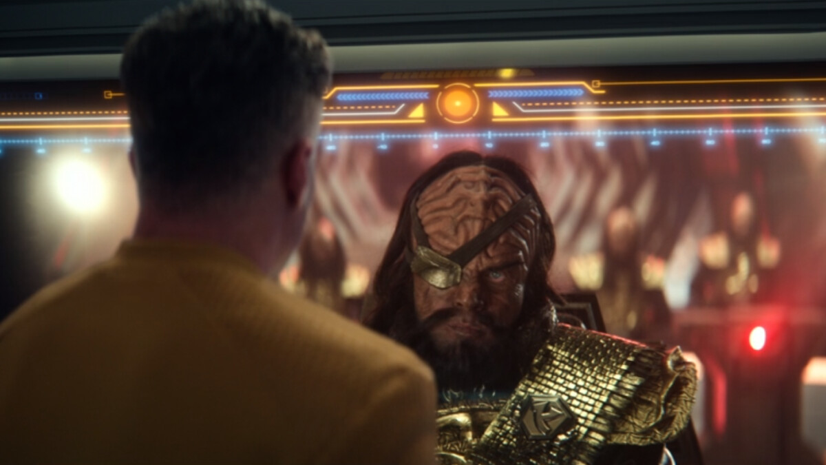 Star Trek Strange New Worlds: El episodio musical "Rapsodia subespacial" -Bruce Horak como Klingon.