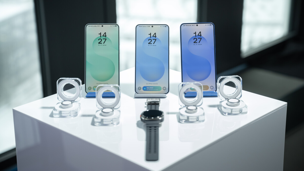 Die Vorderseiten der neuen Galaxy S25-Smartphones. Mehr Display, weniger Rand.