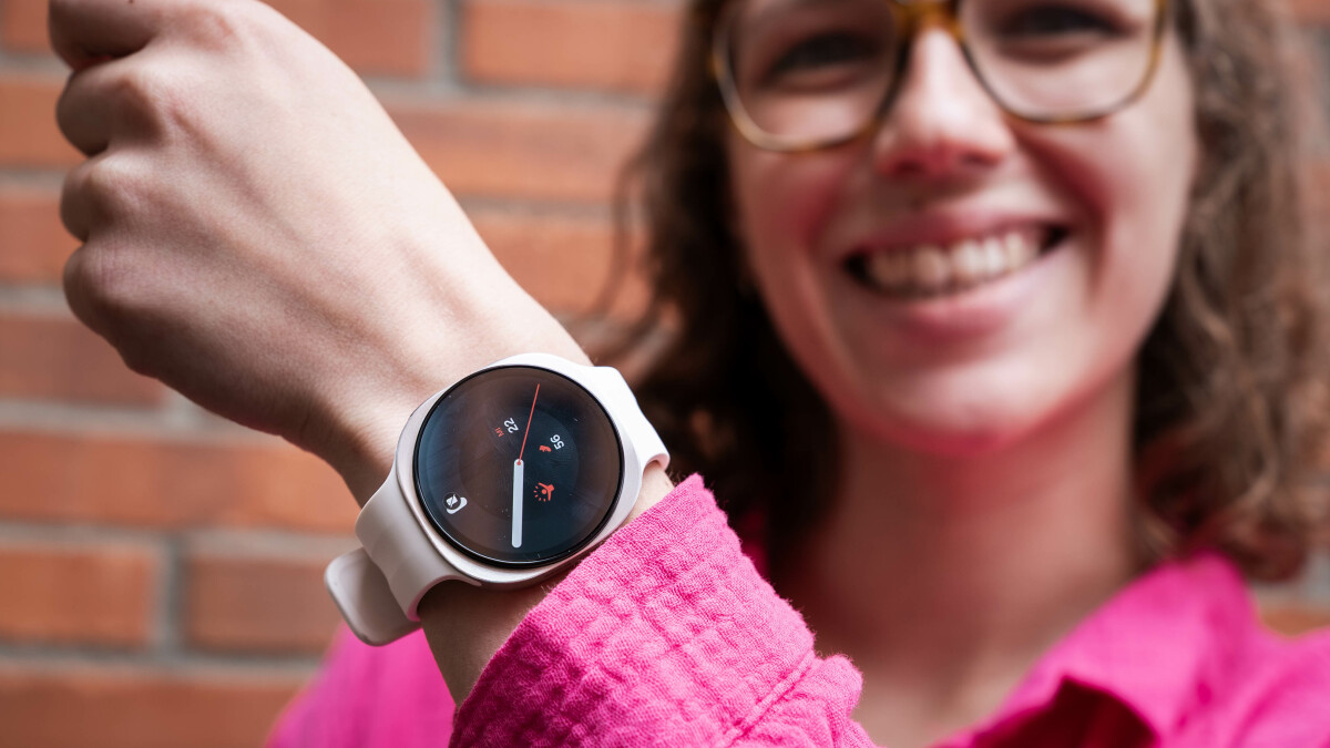 Die Galaxy Watch 9 passt auch sehr gut an schlanke Handgelenke.