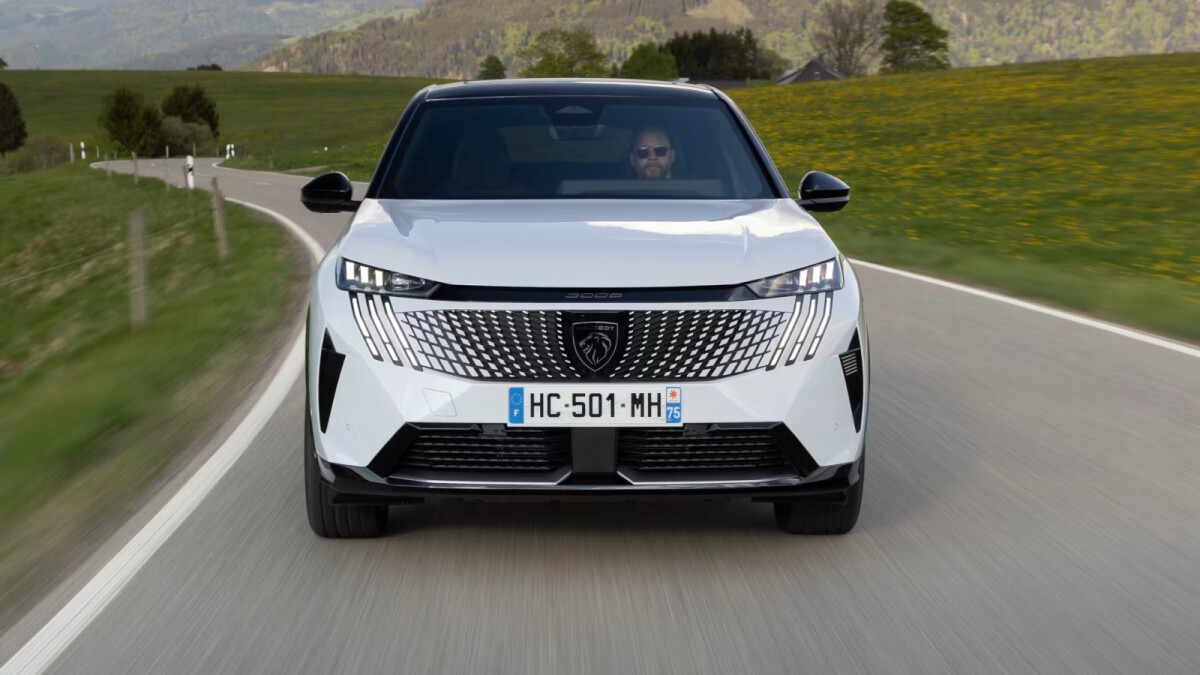 Während viele SUVs ordentlich Benzin schlucken, geht der Peugeot 3008 deutlich sparsamer mit jedem Liter um.