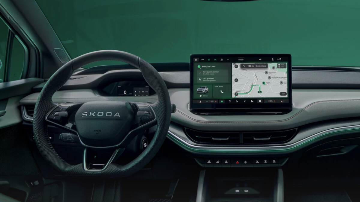 Das zentrale Infotainment-Display im Skoda Elroq bietet moderne Konnektivität, Navigation und kabellose Smartphone-Integration.