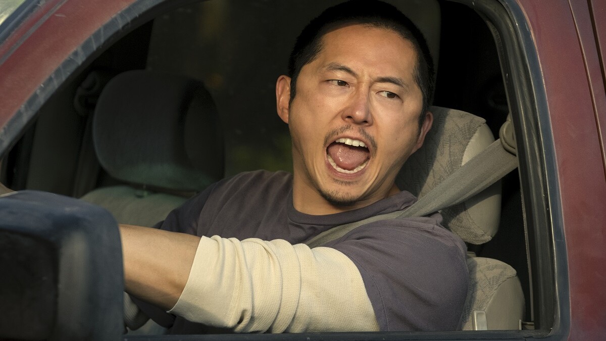 Así va la disputa privada "CARNE DE RES" Vamos.  Danny Cho, también conocido como Steve Yeun, le grita descuidadamente a otro conductor (Ali Wong).