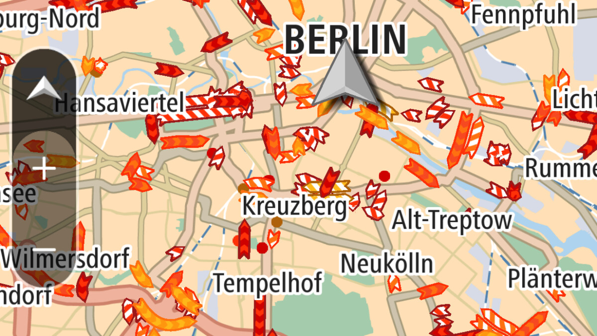 TomTom GO Navigation le muestra el volumen de tráfico actual a su alrededor.  Google Maps no puede hacer eso.
