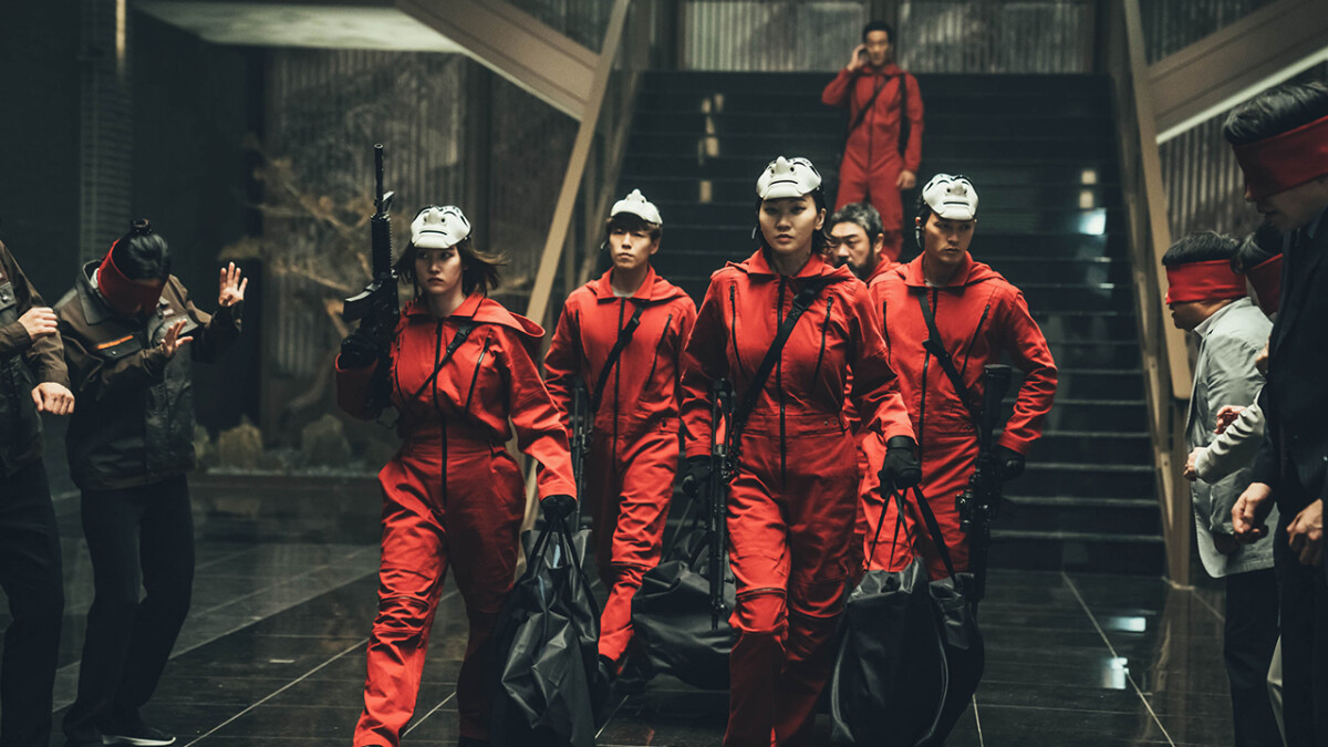 Similar masks - but a much more serious political tone: "Money Heist: Korea" is a remake with a socially critical focus.