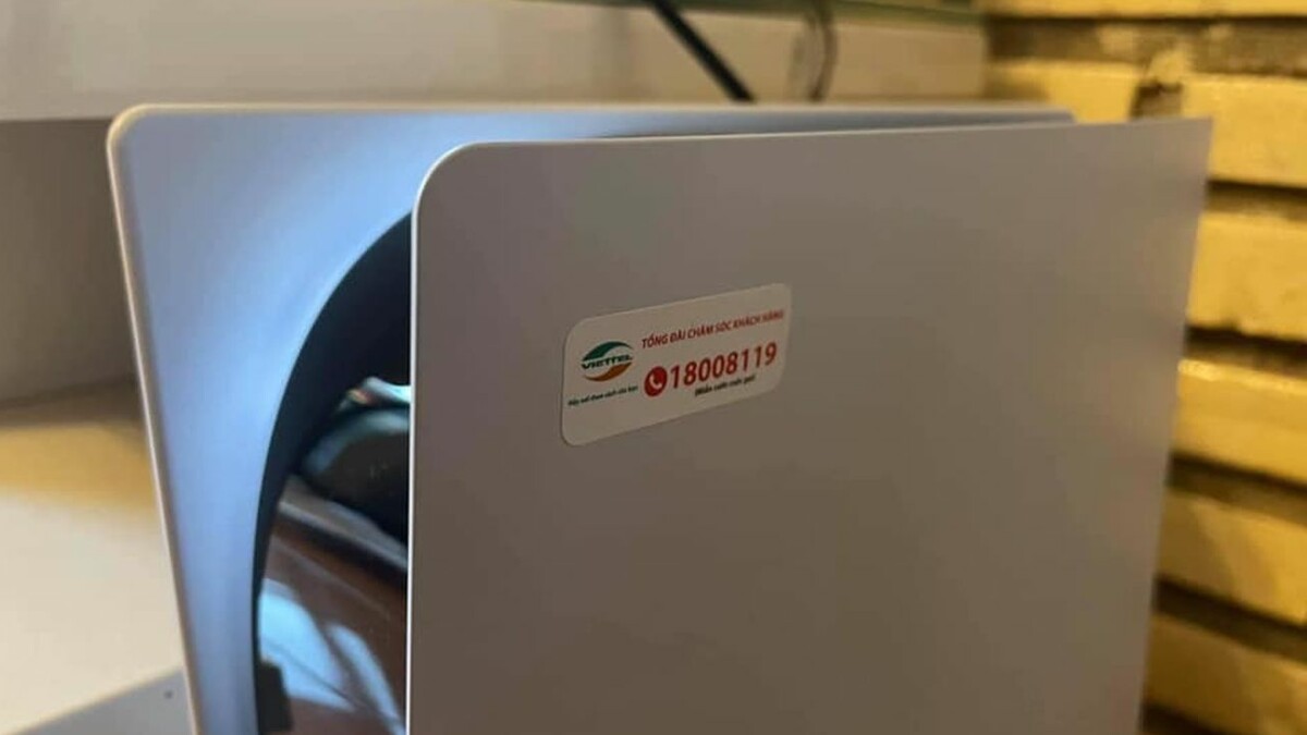 Ein Aufkleber auf der PS5 soll andeuten, dass das Gerät ein Router sei.