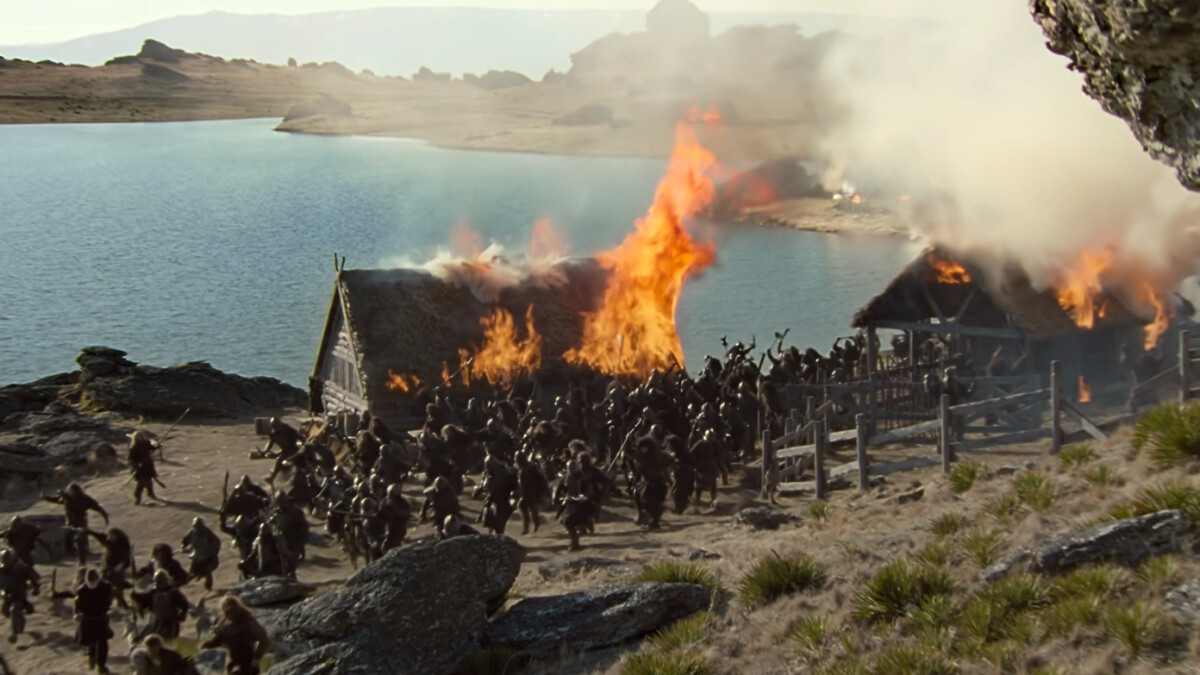 Le Seigneur des Anneaux - Les Deux Tours : Le Westfold est attaqué par les orcs et les Uruk-Hai et est en flammes.