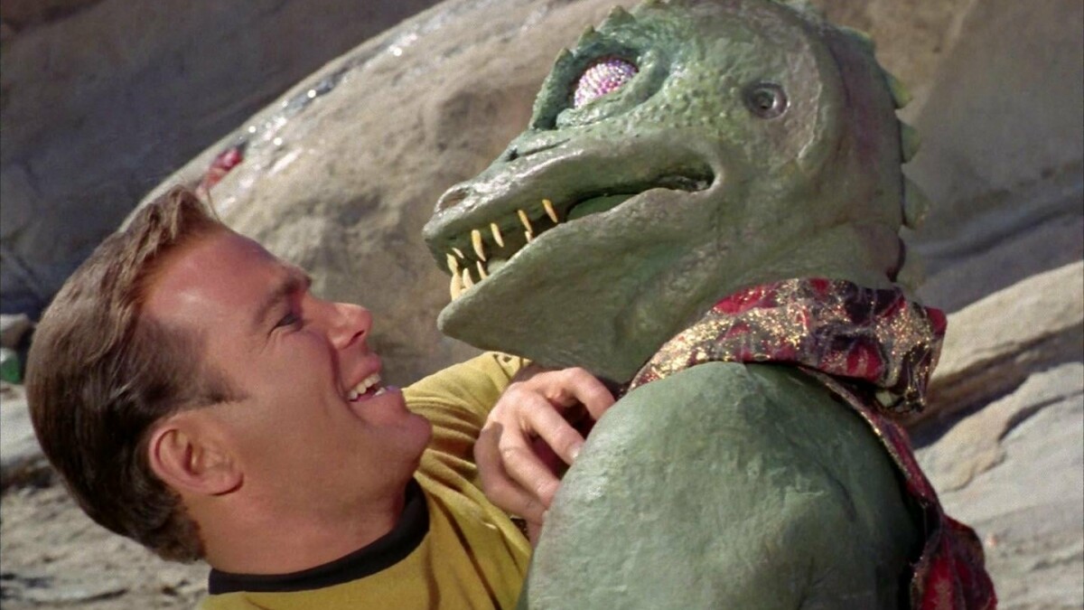 Star Trek - Nave espacial Enterprise: Temporada 1, Episodio 18 "Dimensiones completamente nuevas" - El Capitán Kirk (William Shatner) lucha contra el Capitán Gorn.