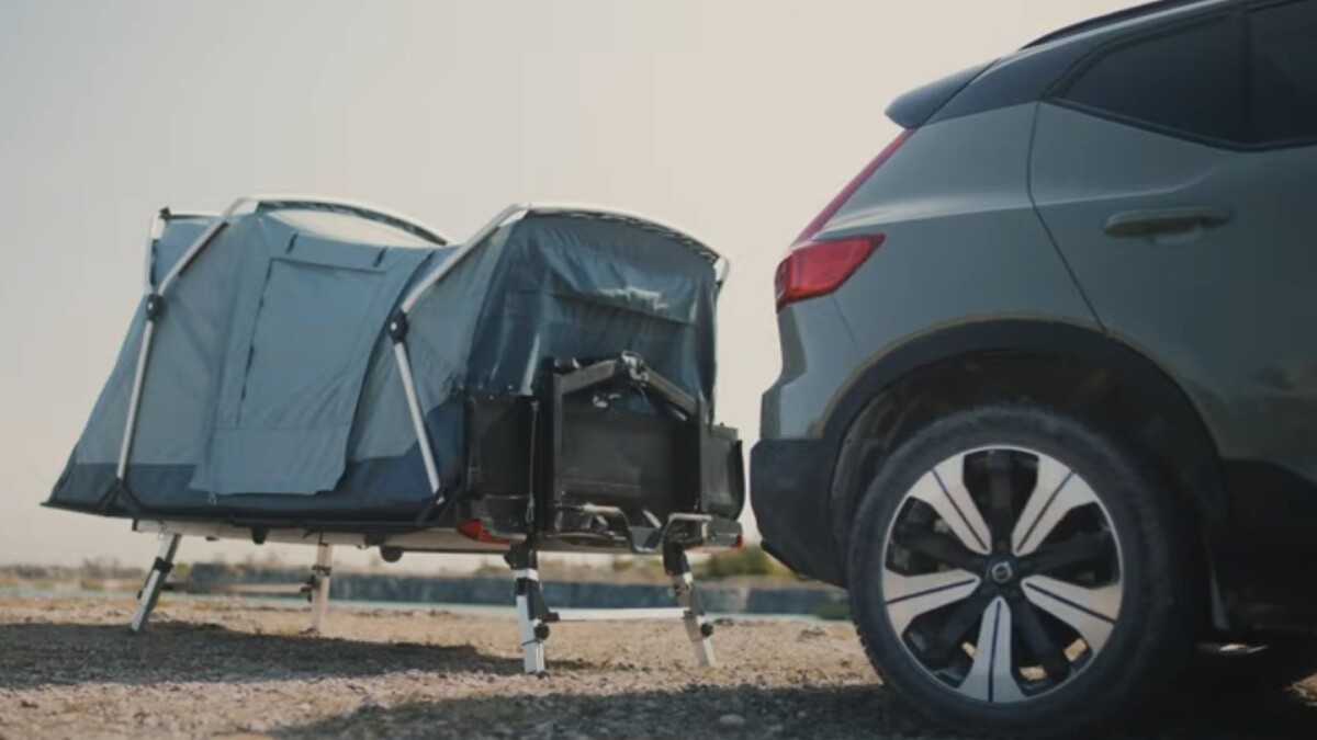 Sleeping relaxed on the trailer hitch is possible with the Thule Outset tent.
