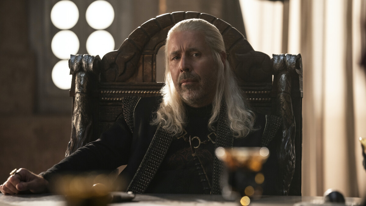 Le roi Viserys Targaryen fait l'expérience de "Maison du Dragon" une grosse perte.