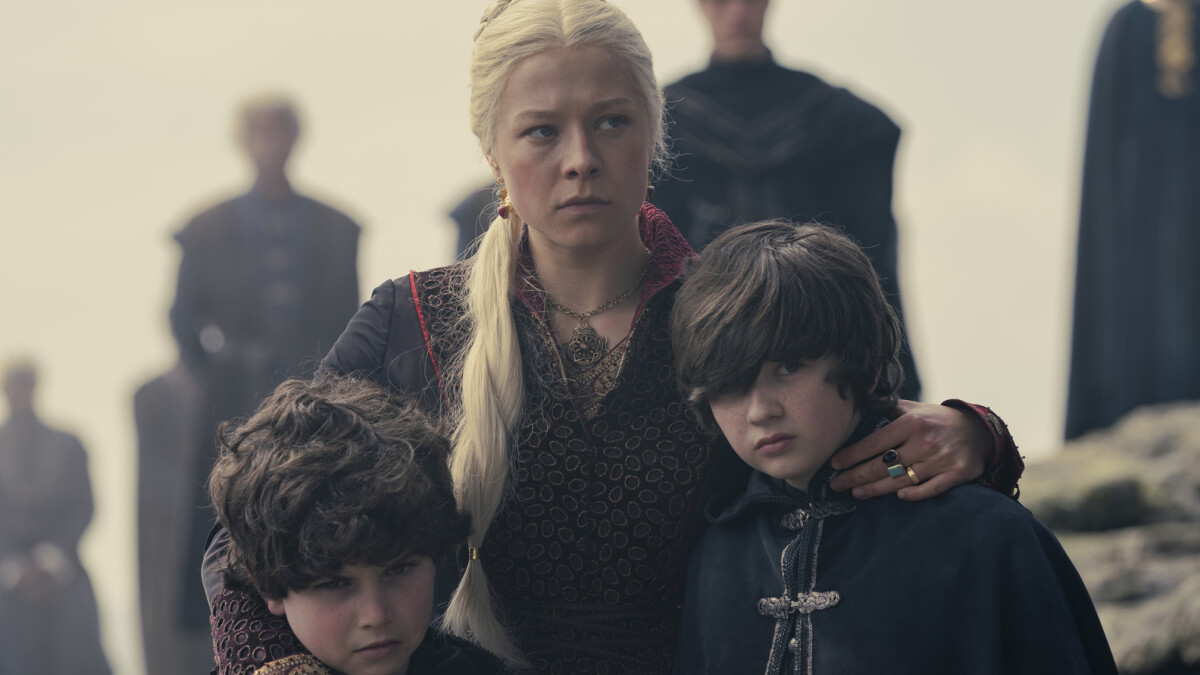 Maison du Dragon : Rhaenyra Targaryen avec ses fils Jacaerys et Lucerys.