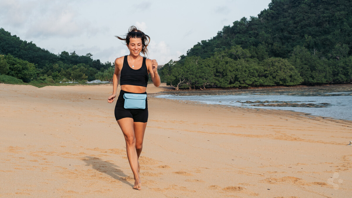 La bolsa impermeable Spigen Aqua Shield podría convertirse en tu compañera para correr por la mañana.