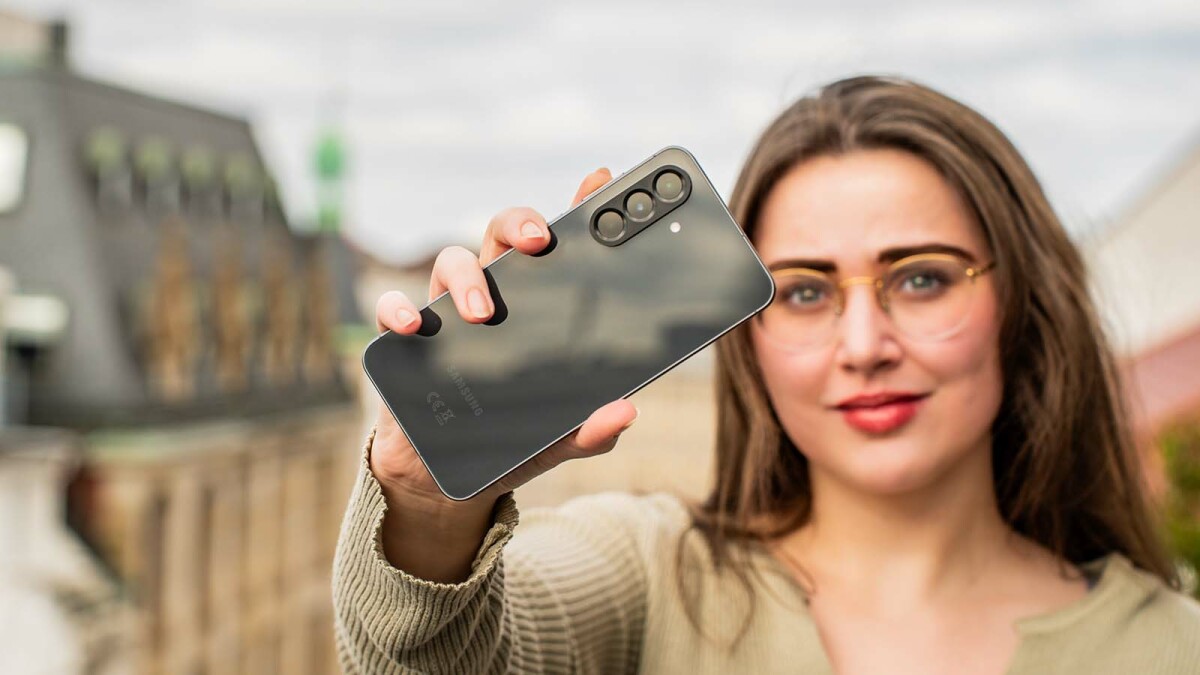 Das Samsung Galaxy A56 ist mittlerweile für unter 330 Euro erhältlich.