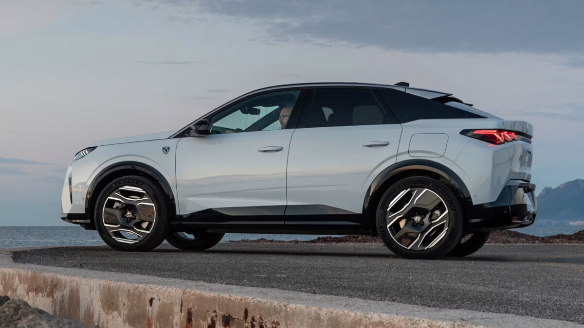 Vom praktischen Familienauto zum echten Blickfang: Der Peugeot 3008 gehört zu den auffälligsten SUVs seiner Klasse.