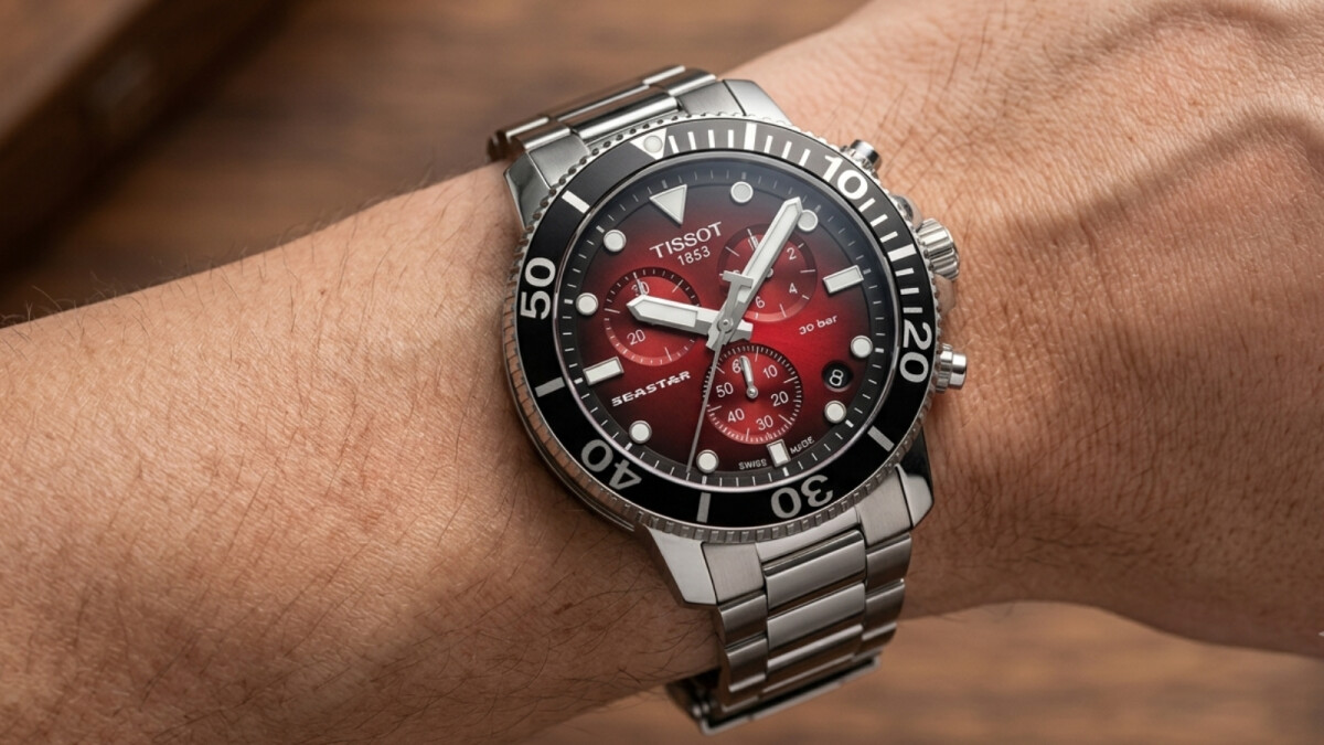 Rotes Zifferblatt für 289 Euro: Diese Schweizer Taucheruhr von