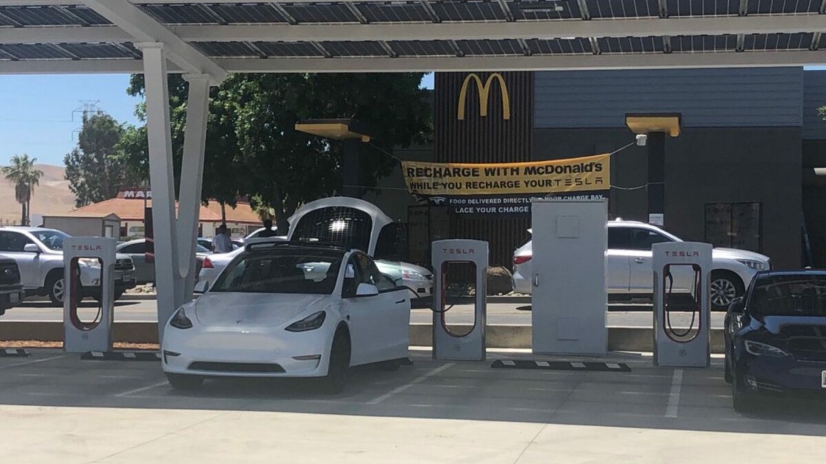 Bestellungen am Tesla Supercharger McDonald's füttert jetzt