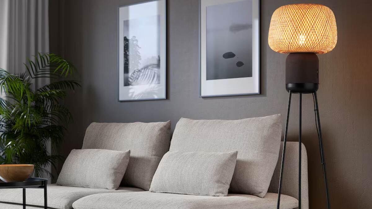 El "Symfonisk" Las lámparas de pie están equipadas con un altavoz WiFi y encajan perfectamente en su hogar inteligente.