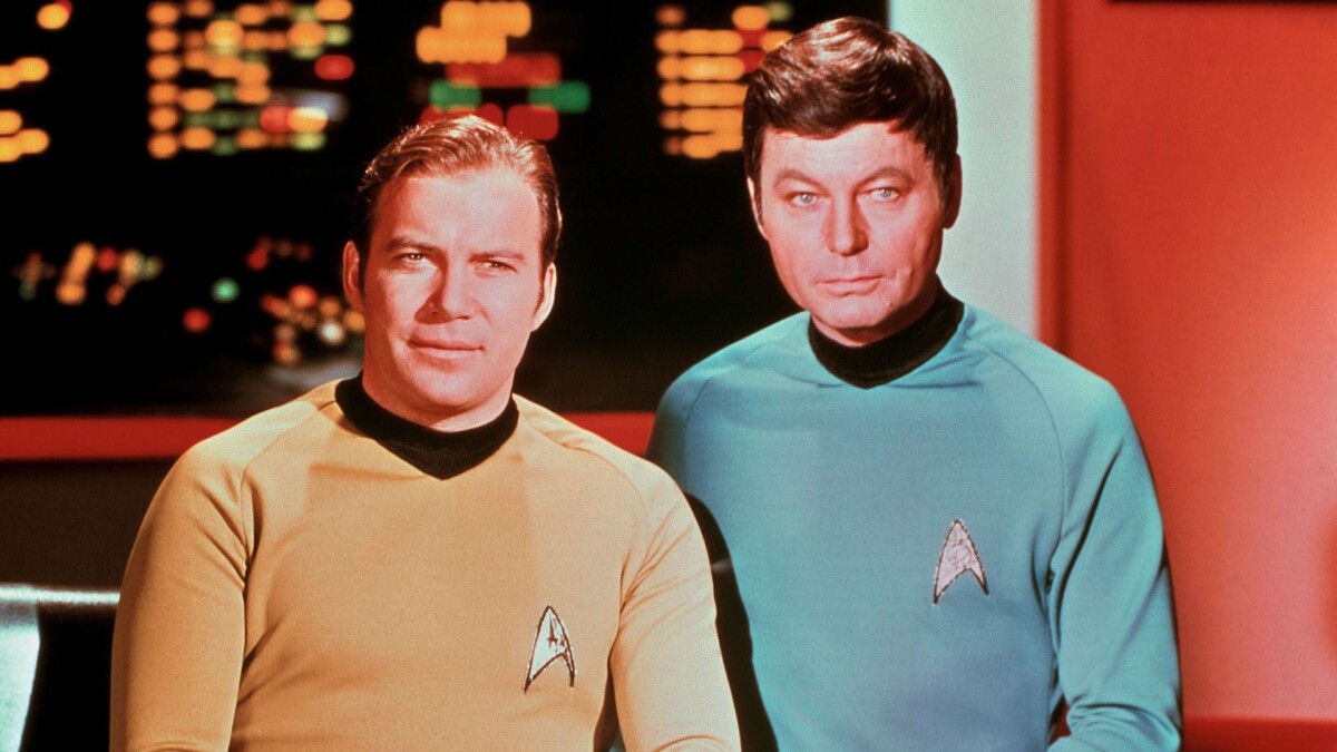 Star Trek: Kirk (William Shatner) y Pill (DeForest Kelley)