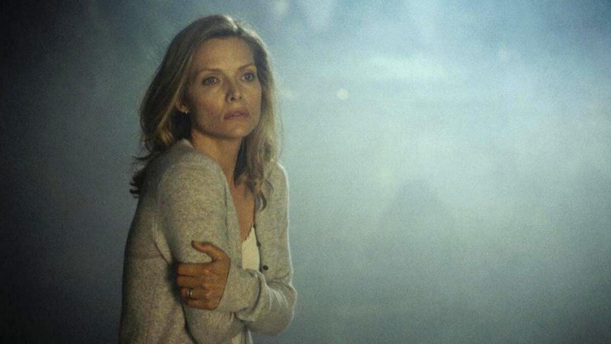 Michelle Pfeiffer in "shadow of truth"