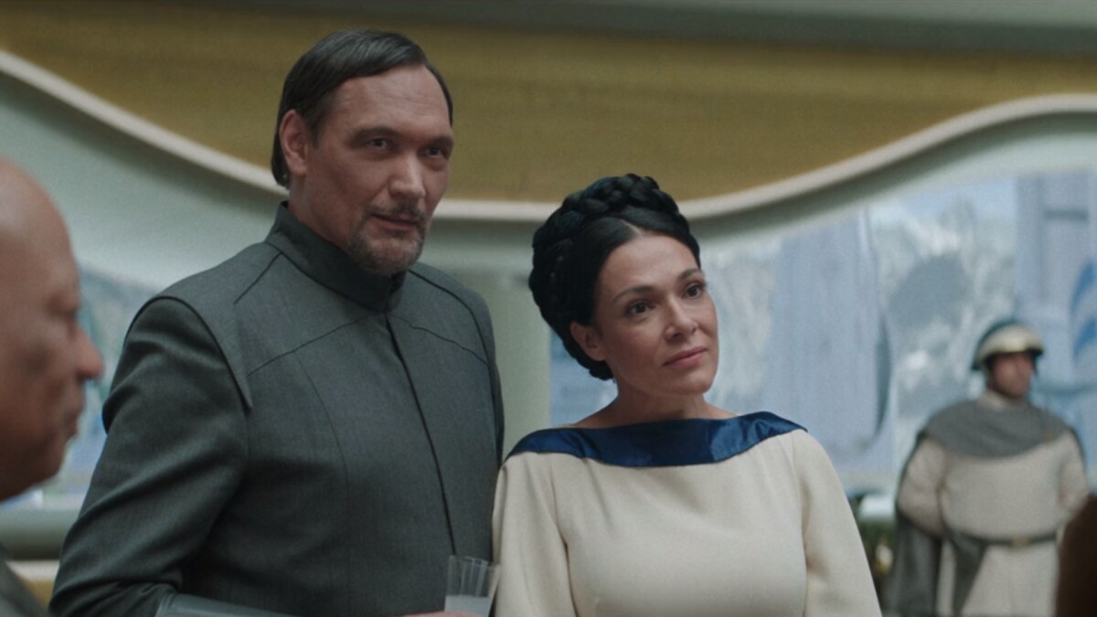Obi-Wan Kenobi: Bail (Jimmy Smits) and Breha Organa (Simone Kessell) are Leia's (Vivien Lyra Blair) foster parents.