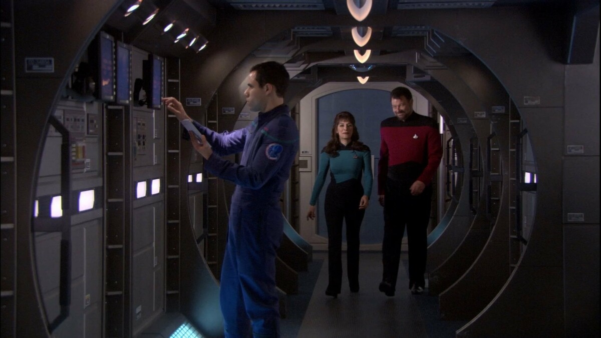 Star Trek Enterprise : Marina Sirtis et Jonathan Frakes dans le rôle de Deanna Troi et Will Riker dans la finale de la série.