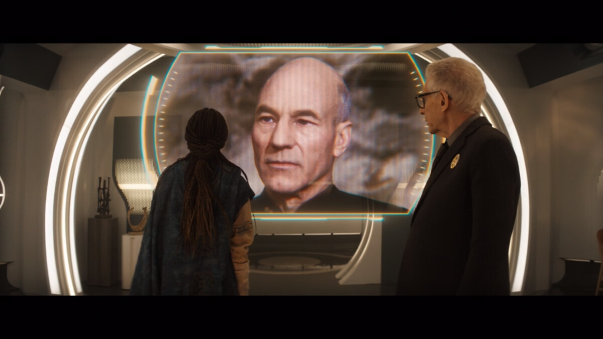 Star Trek Discovery Season 5: In episode 1 there is a reference to Jean-Luc Picard (Patrick Stewart).