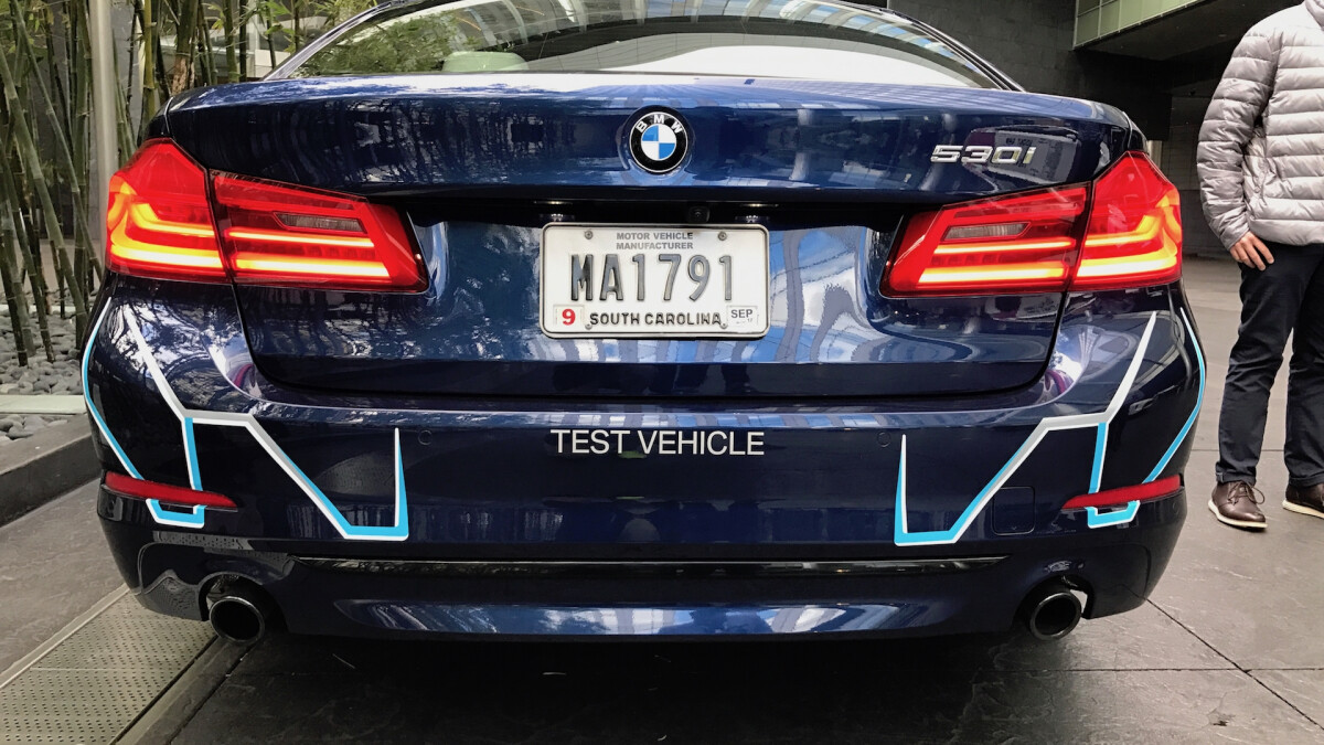 Test-Fahrzeug! Hätte BMW es nicht extra drauf geschrieben, hätten wir den Unterschied zum G30 kaum bemerkt.